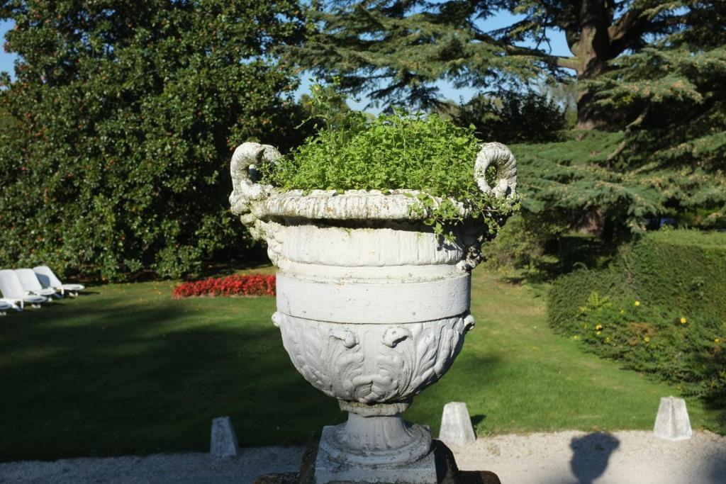 Chateau De Beaulieu Et Magnolia Spa, The Originals Relais Жу-ле-Тур Экстерьер фото